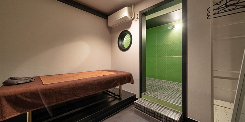 20대 한국인 관리사, 스웨디시&감성테라피 전문, 체계적인 교육 이수로 완성된 프리미엄 케어.